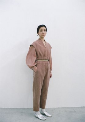 Beautiful Mud dyed wool "Sharin-bai" tree dyed rose colored v-necked top