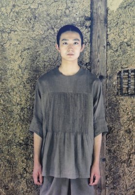 Beautiful light linen pin-tucked pullover shirt