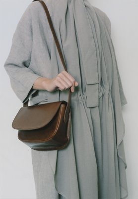 Naturally tanned leather shoulder bag