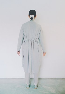 Japanese fine spun cashmere yarn, with seamless knitting and sewing.