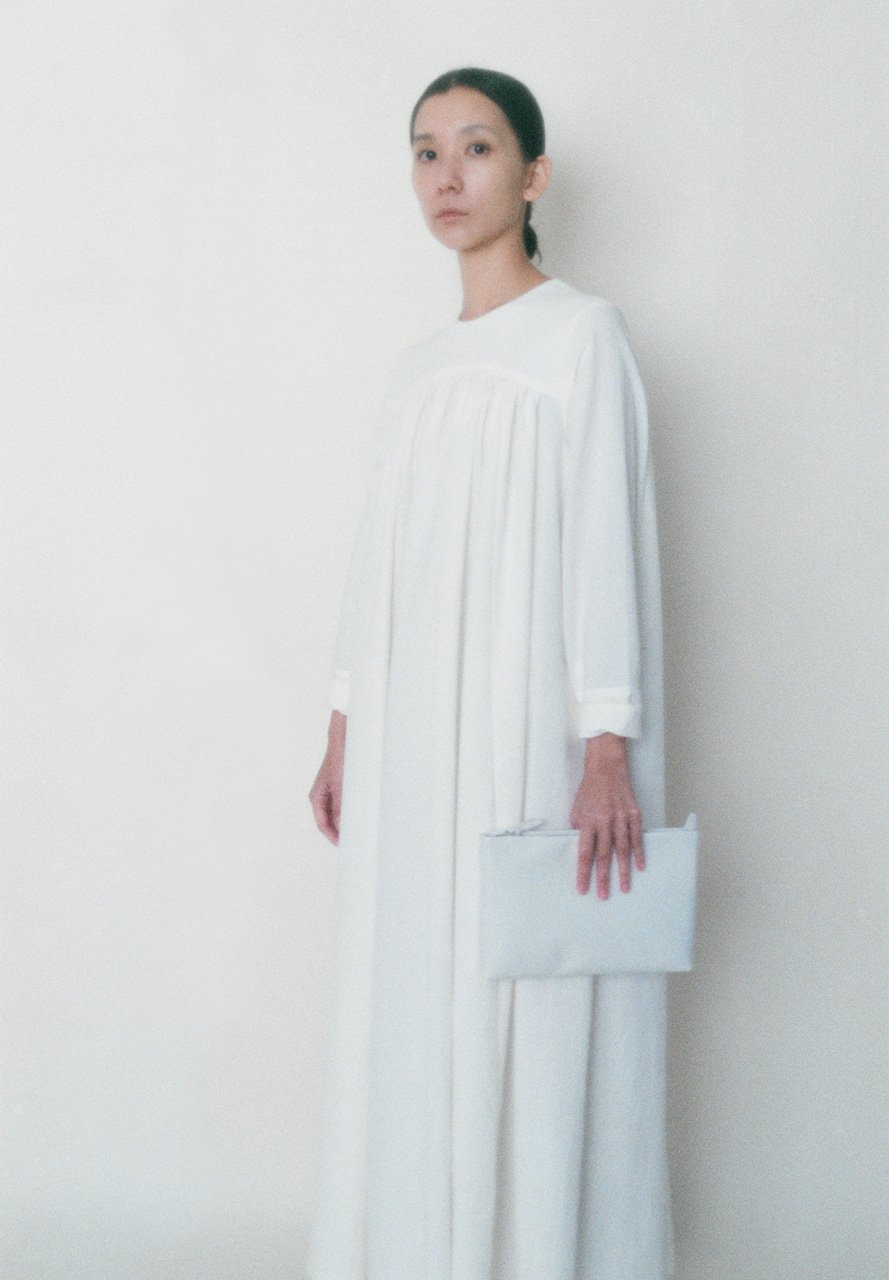 Cotton wool double-cloth day dress, Light leather document bag