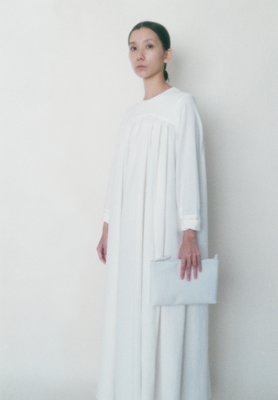 Cotton wool double-cloth day dress, Light leather document bag