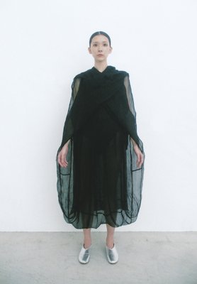 Fountain's water fetching earth soil color by mud-dyed hand-woven silk dress