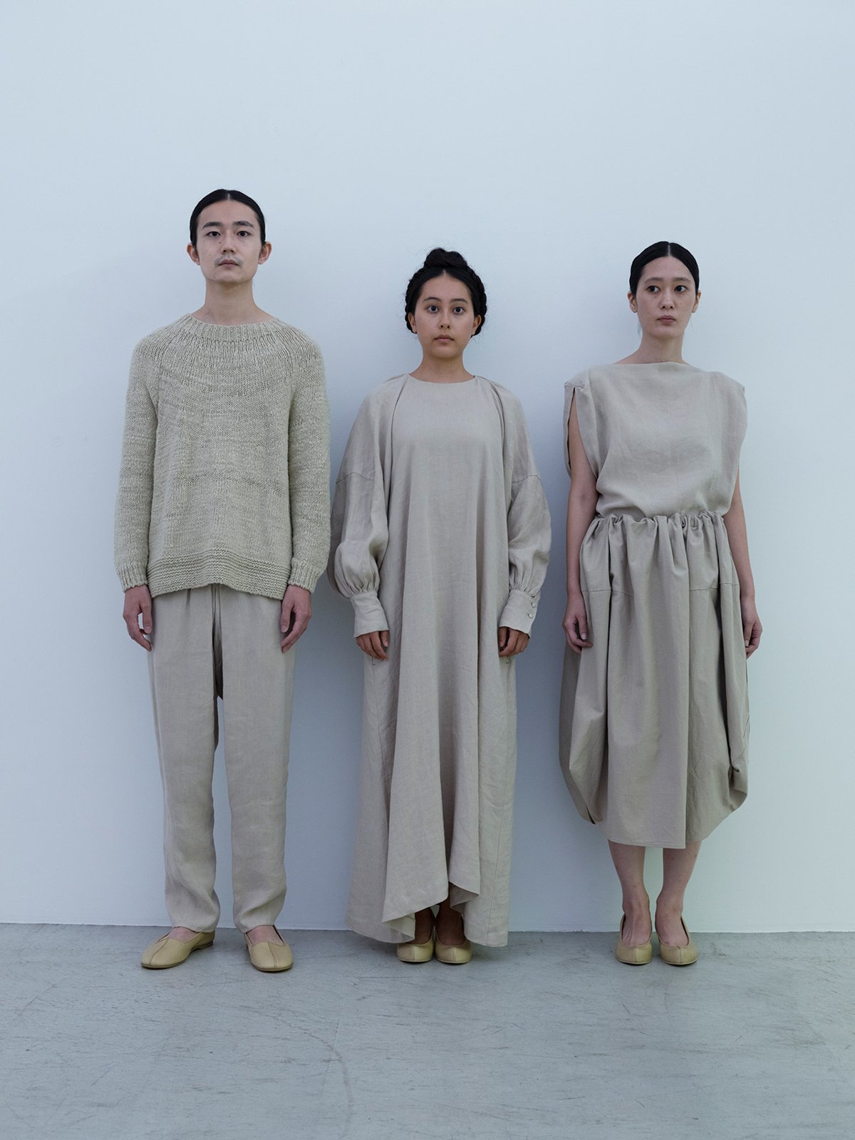 Left / Garabou sweter, Linen Oxford “tattuke” pants, Deerskin folk shoesMiddle / Linen oxford geometry sleeves dress, Deerskin “koshin” folk pumpsRight / Linen oxford paper bag shirt, Classic back satin drawstring bag skirt, Deerskin “koshin” folk pumps