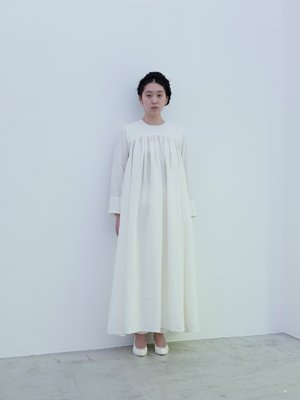High-count linen day dress, Deerskin “koshin” folk pumps