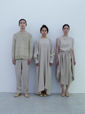 Left / Garabou sweter, Linen Oxford “tattuke” pants, Deerskin folk shoesMiddle / Linen oxford geometry sleeves dress, Deerskin “koshin” folk pumpsRight / Linen oxford paper bag shirt, Classic back satin drawstring bag skirt, Deerskin “koshin” folk pumps