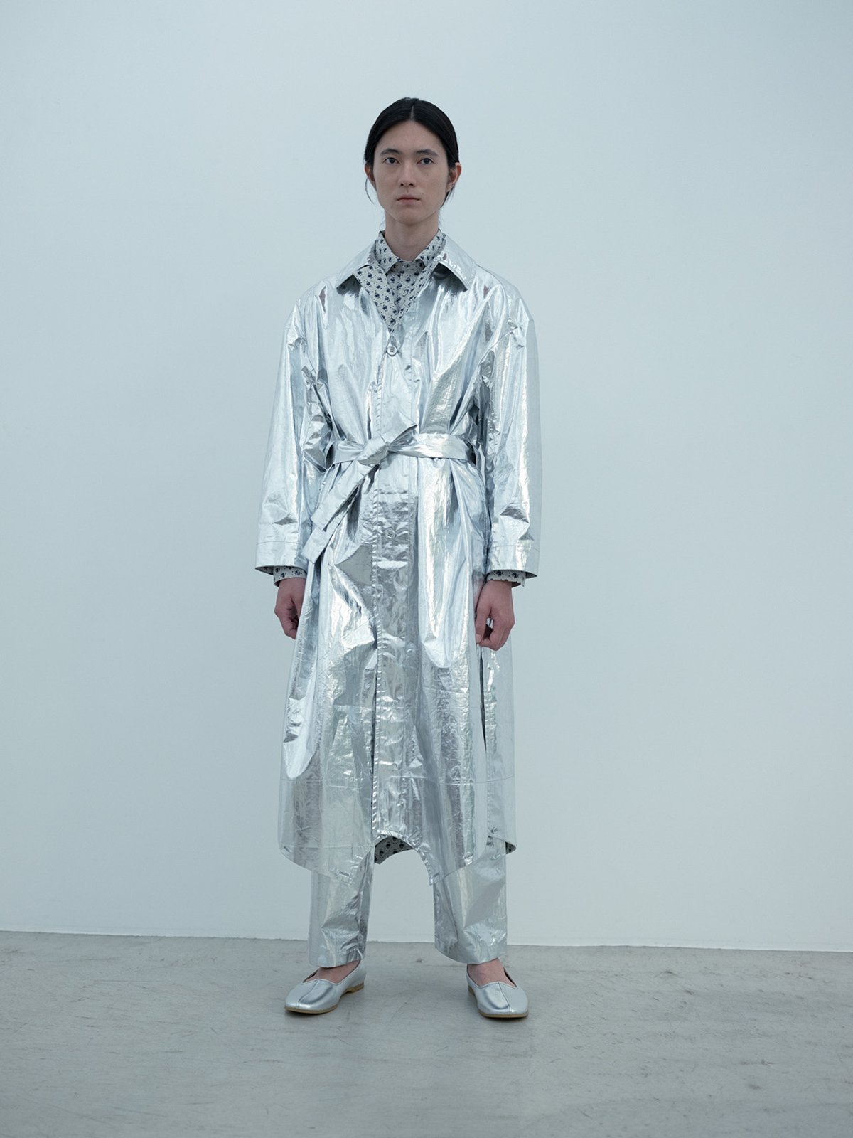Light foil old owlish floral-patterned coat and pants, Old owlish floral-patterned shirt, Fulgent silver leather Koshin folk shoes