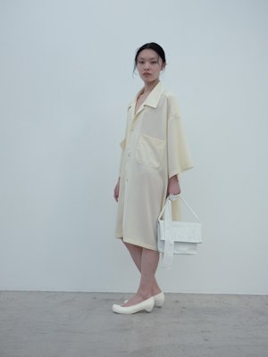 Light merino wool poplin open-collar big shirt, Light leather clamshell bag