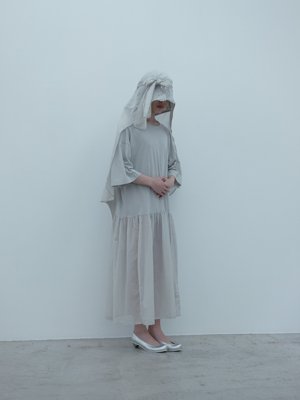Tangis cotton silver-quartz colored t-shirt dress, Veil short hat