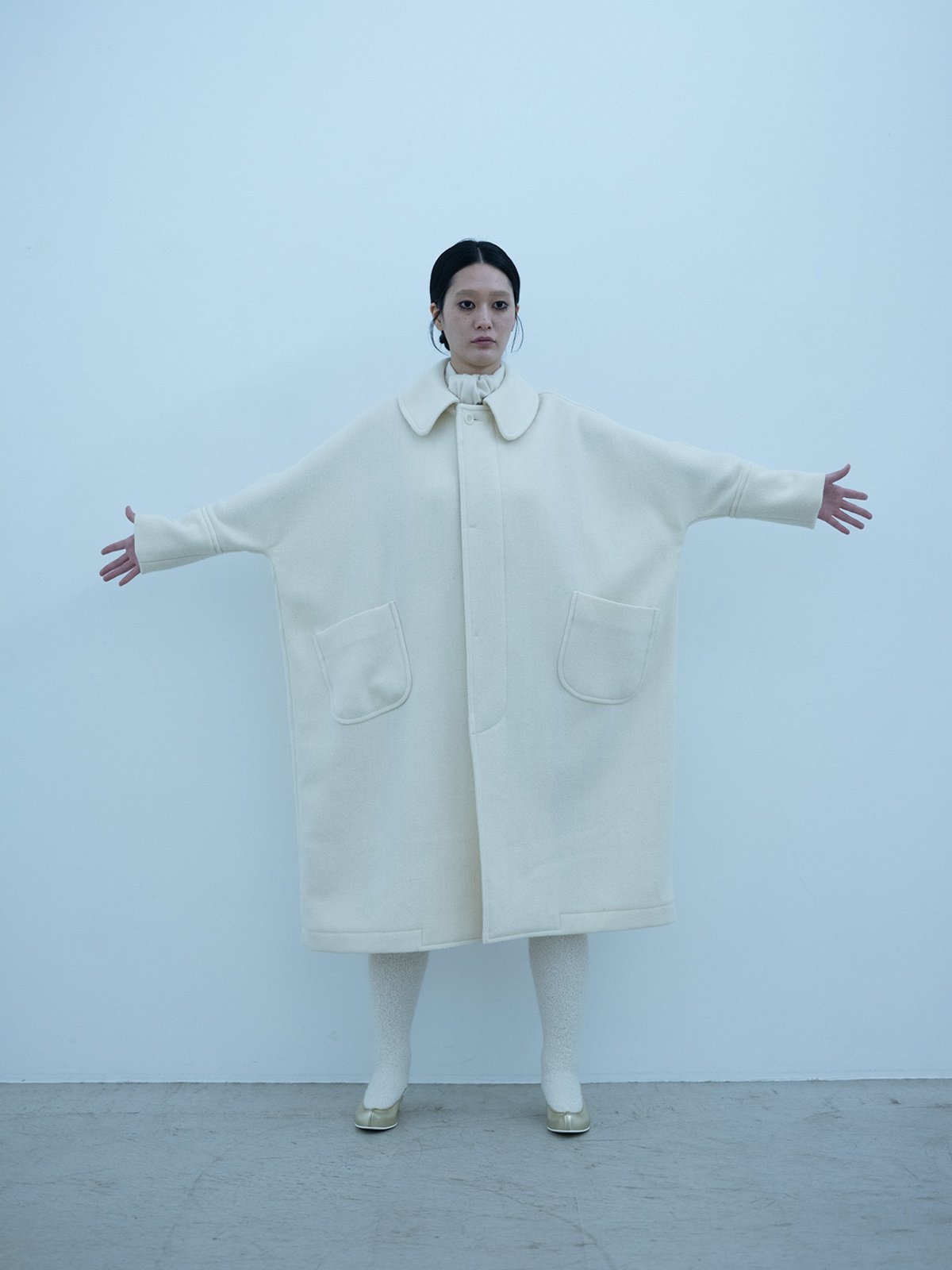 Herringbone shetland wool dolman sleeve coat, Cashmere Silk knit tenugui, Alpaca loop knit socks, Fulgent white gold Koshin folk Pumps