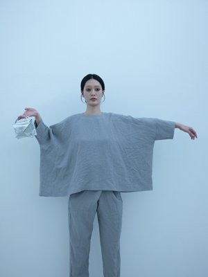 Old linen wool twill big square top and wrapped pants, Fulgent silver leather envelope purse and small purse