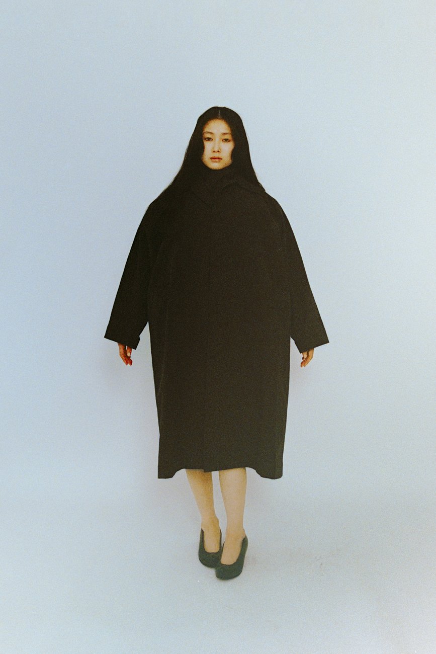 Classic dress coat. Made of cotton-nylon linen ramie.