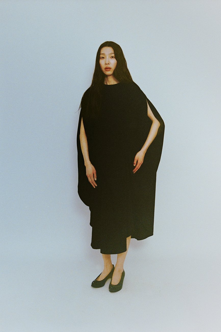 Circular wrapped dress with a beautiful silhouette. Made of cotton cashmere.