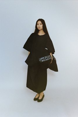 Organic cotton crazy darts T-shirt dress. Antique pillowcase bag. The color of the dye is Sandalwood Charcoal.