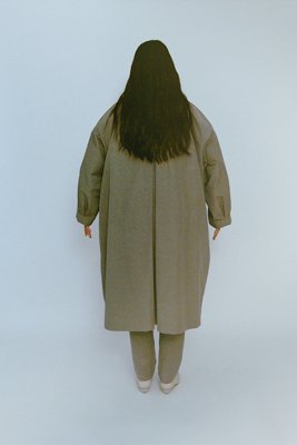 Classic dress coat with large collar and cuffs with three-dimensional darts.
