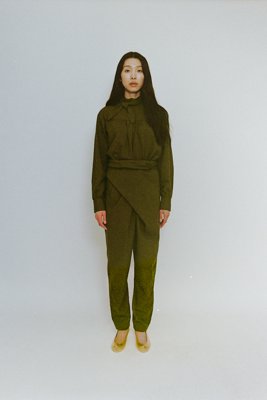 Shirt with small scarf. Basic wrapped pants. Made of cotton cashmere.