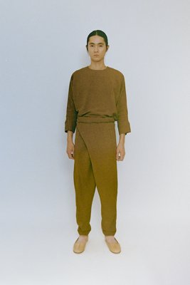 Dolman sleeve top with cuffed sleeves. Basic wrapped pants. Made of linen viscose canvas.