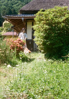 Nanao wearing citron ash-colored pillowcase long dress