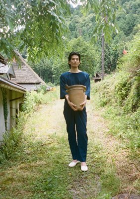 Keisuke holding a piece of mulberry earthenware